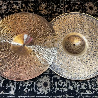 Paiste 14" Signature Traditionals Medium Light Hi-Hat Cymbals (Pair) - Traditional image 3