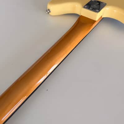 Fender Vintera II '70s Jaguar with Maple Fretboard 2023 - Present - Vintage White image 8