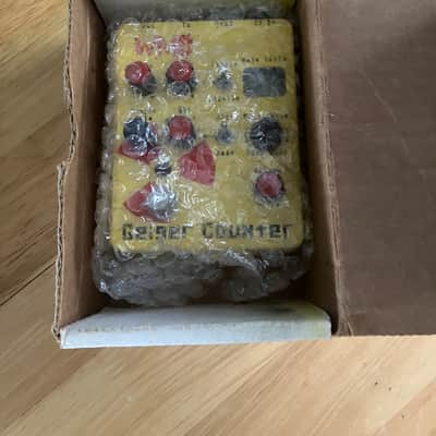 WMD Geiger Counter 2010s - Yellow image 2