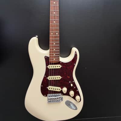 Fender Limited Edition Vintera ‘60s Stratocaster 2022 Olympic White image 3