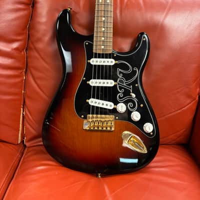 2015 Fender Stevie Ray Vaughan Stratocaster 3-Color Sunburst imagen 1