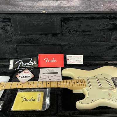 Left-Handed Fender American Standard Stratocaster with Maple Fretboard 2008 - 2016 - Olympic White image 9