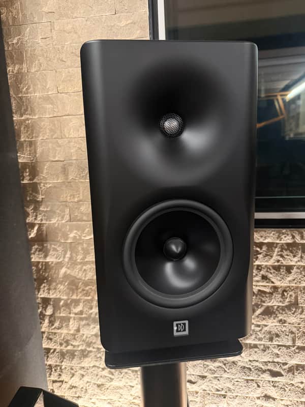 Dutch & Dutch 8c Studio Active Speakers image 1