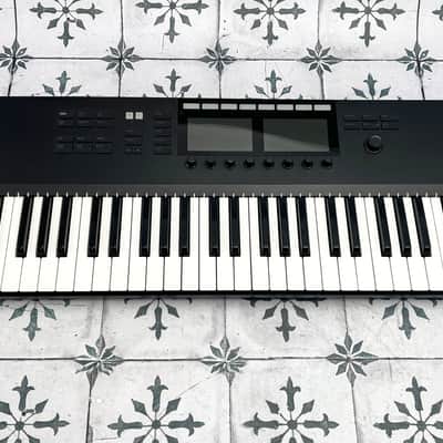 Native Instruments Komplete Kontrol S61 Mk2 • DAMAGED image 2