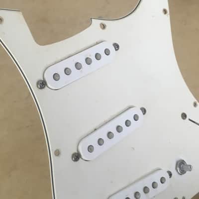 2000s Genuine Fender Guitar Aged Relic Loaded Strat Pickguard Pickups Parchment Natural Aging image 7