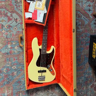 1998 Fender American Vintage Reissue '62 Jazz Bass AVRI Olympic White 100% Clean & Stock image 2