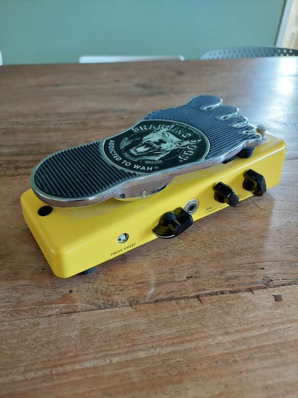 Snarling Dogs Mold Spore Wah