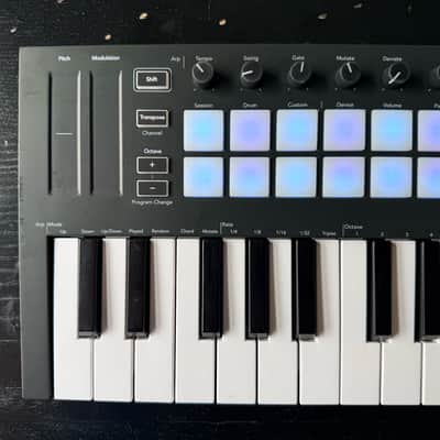 Novation Launchkey Mini MKIII MIDI Keyboard Controller 2019 - Present - Black image 8