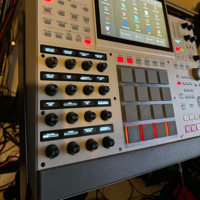 Akai MPC X Special Edition Standalone Sampler / Sequencer 2023 - Present - Grey image 2