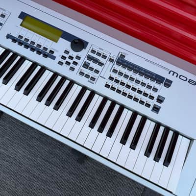 Yamaha MO8 88-Key Workstation Synthesizer Keyboard w/ Power Supply - Tested image 5