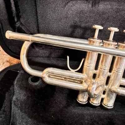 Bach BTR411S Advanced Bb Silver Trumpet w Case image 7