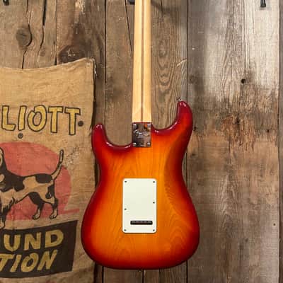 Fender American Deluxe Stratocaster with Rosewood Fretboard 2002 - Aged Cherry Burst image 6