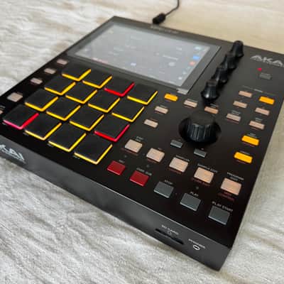 Akai MPC One Standalone MIDI Sequencer 2020 incl. Case image 3