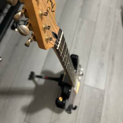 Fender Deluxe Players Stratocaster with Rosewood Fretboard 2005 - 2016 - 3-Color Sunburst image 3