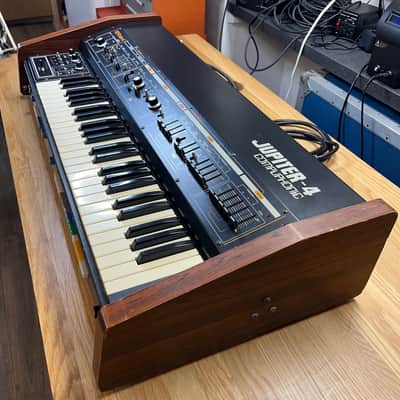 Roland Jupiter 4 Synthesizer w/ Swan flight case. New sliders. Full recap and just calibrated. IR3109  filter version image 1