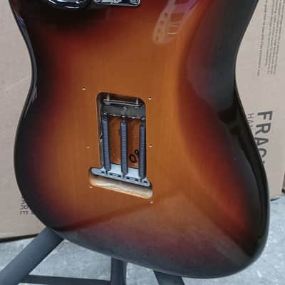 Fender American Deluxe Stratocaster HSS with Rosewood Fretboard in 3-Color Sunburst (2007) image 7