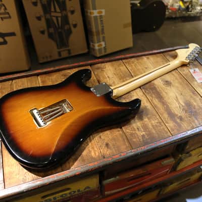 Fender American Special Stratocaster with Maple Fretboard 2010 - 2018 - 2-Color Sunburst image 7