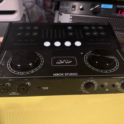 Avid MBox Studio 21x22 USB-C Audio Interface 2022 - Present - Black image 2