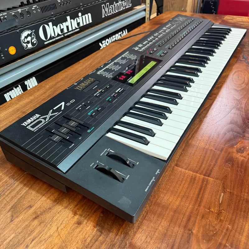 Yamaha DX7IIFD 61-Key 16-Voice Digital Synthesizer with Floppy
