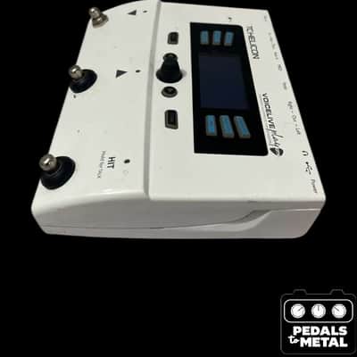 TC Helicon VoiceLive Play 2012 - Present - White - X18516 image 5