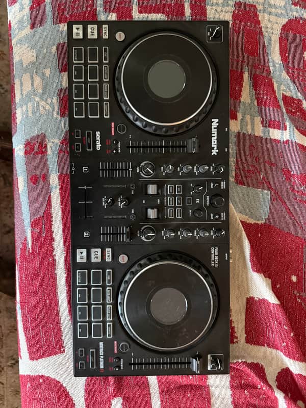 Numark Mixtrack Platinum FX DJ Controller