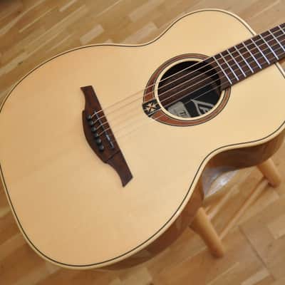 LAG Travel SPE Spruce Electro / Escapade Series / Acoustic-Electric Travel Size / 2111LT31956 Bild 1