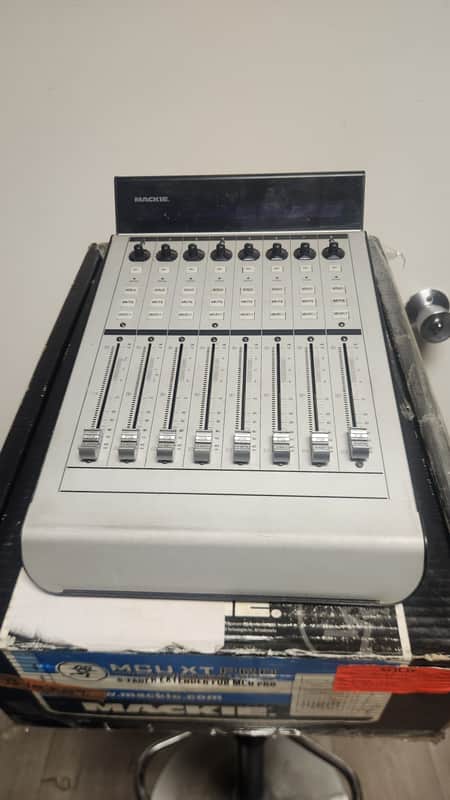 Mackie Control Universal Pro