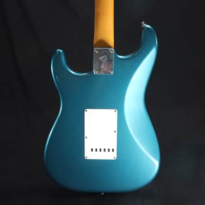 Fender Vintera III Late 60s Stratocaster Rosewood Fingerboard Ocean Turquoise 413 image 10
