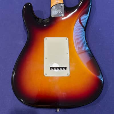 Fender American Ultra Stratocaster HSS with Rosewood Fretboard 2019 - Ultraburst image 6