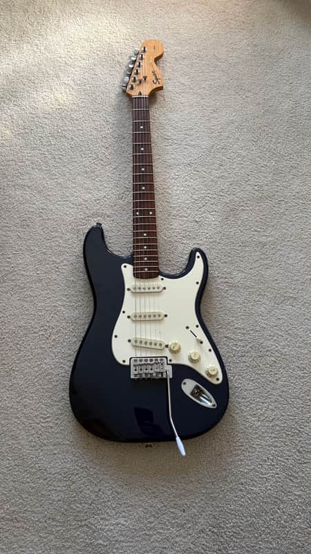 Squier  Strat Affinity  2008-09 - Deep blue image 1