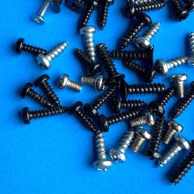 NI KOMPLETE S25 MK1 MIDI Keyboard Part: Random Body Shell & PCB Screws image 2