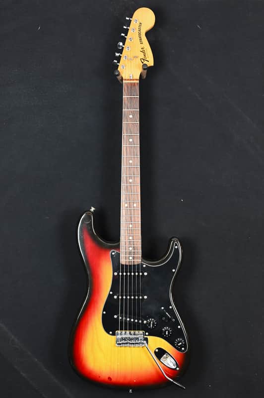 Fender Stratocaster from 1977 in Sunburst with Hardcase - Good