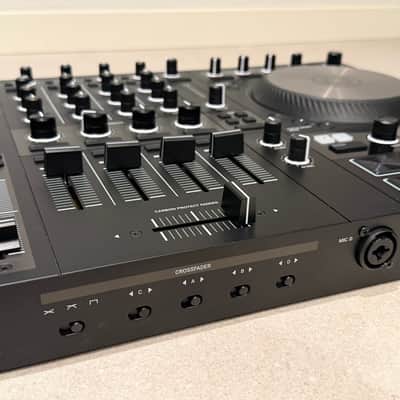 Native Instruments Traktor Kontrol S4 MK3 2024 image 2