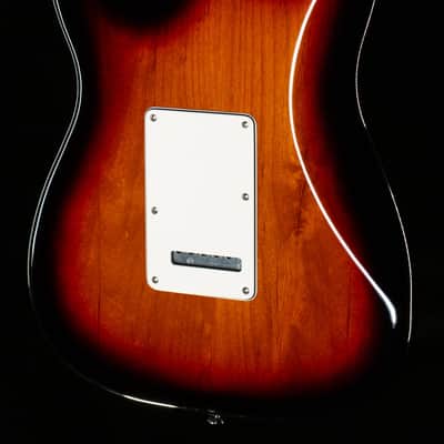 Fender Player Stratocaster HSS Maple Fingerboard 3-Color Sunburst (720) image 2