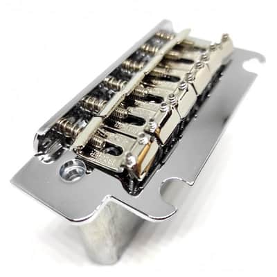 Fender® Deluxe Series Stratocaster Chrome Tremolo bridge assembly (two-point) 09 image 9