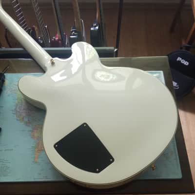 Epiphone Lucille Limited White , Europe/Japan edition , semi-hollow image 2