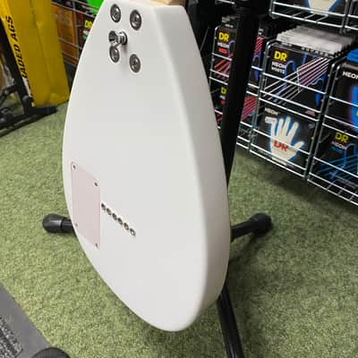 Vox Mini Mk III travel guitar teardrop shape in marble /white finish image 2