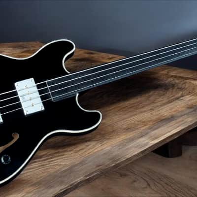 Warwick RockBass Star Bass, 4-String, Fretless - Solid Black High Polish image 4