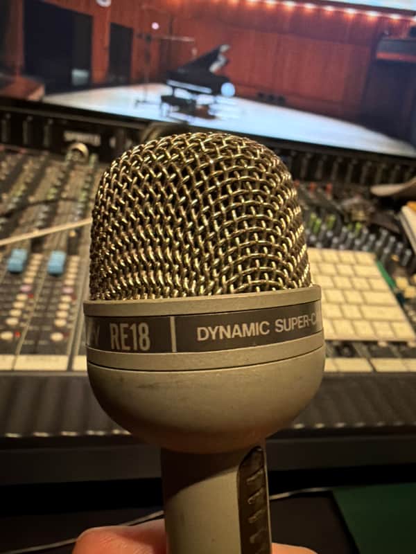 Electro-Voice RE18 Supercardioid Dynamic Microphone 1970s - Beige imagen 1