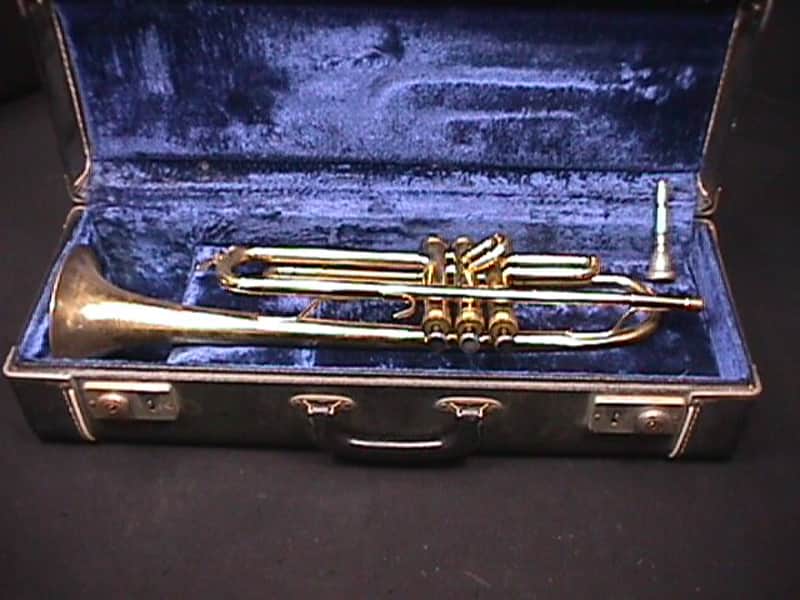A  U.S.A. Made Kingston Bb Trumpet in a Hard Case as-is   40 T image 1