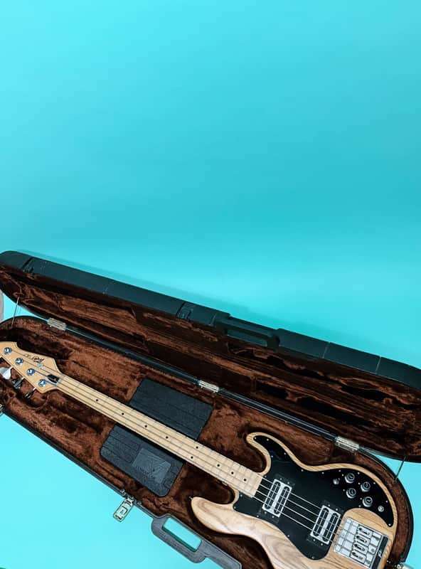1982 Peavey T-40 Bass w/ Flats image 1