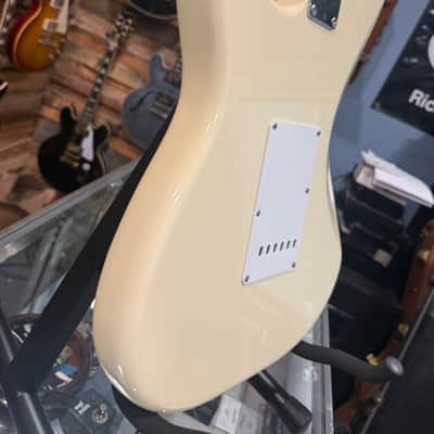 Fender Eric Clapton Artist Series Stratocaster with Vintage Noiseless Pickups 2001 - Present - Olympic White image 10