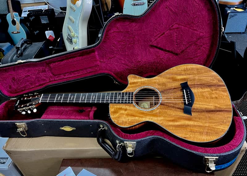 Taylor Spring Limited Edition 12-Fret Grand Concert Acoustic-Electric Guitar 2010 - Natural image 1
