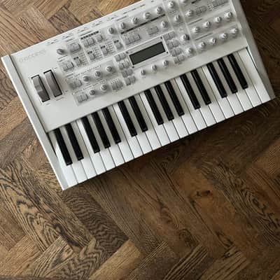 Access Virus TI Polar 37-Key Digital Synthesizer - White image 2