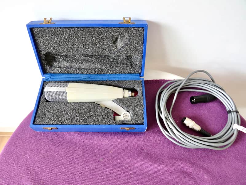 Sennheiser MD 421-N Cardioid Dynamic Microphone with script logo image 1