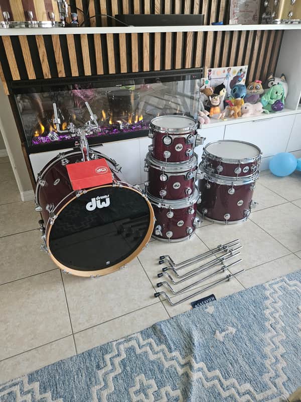 DW Collector’s Series 6-Piece Drum Set w/ Matching Snare & 6 Padded Bags – Ruby Red Glass Glitter with soft cases. image 1