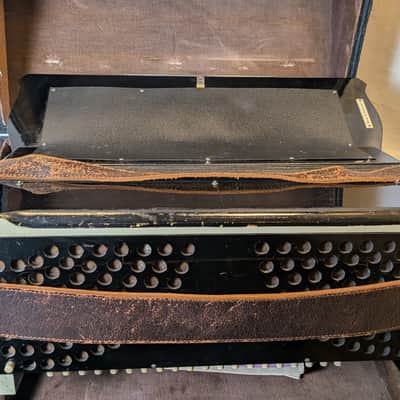 Vintage Lyric Accordion image 3