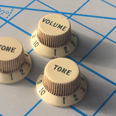 3 Spoke Fender American Vintage Reissue Strat Knobs White Aged Relic Green Fonts image 5