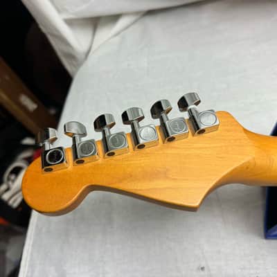 Fender Deluxe Roadhouse Stratocaster Guitar 2008 - Brown Sunburst / Maple neck image 16