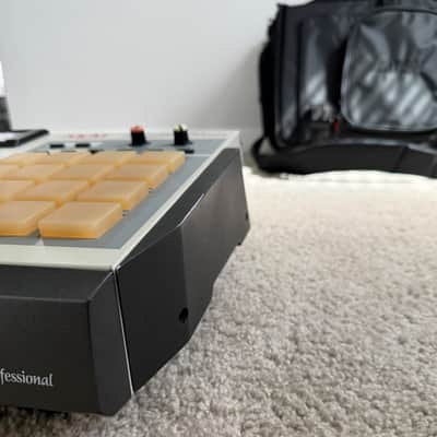 Immagine Akai MPC2000XL SE1 MIDI Production Center 2000 - 2005 - Grey - 3